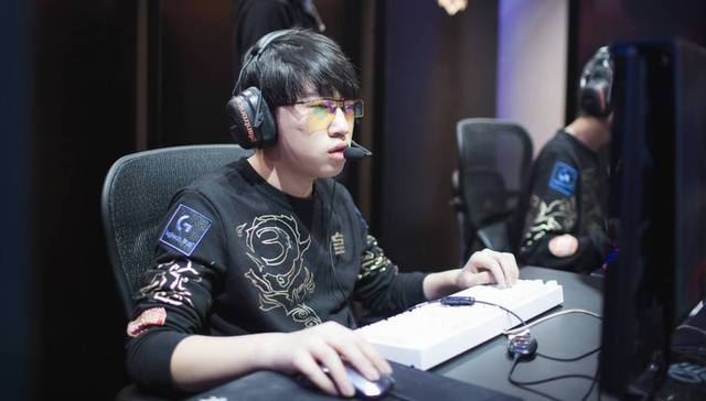 多球迷的目 多球迷的目