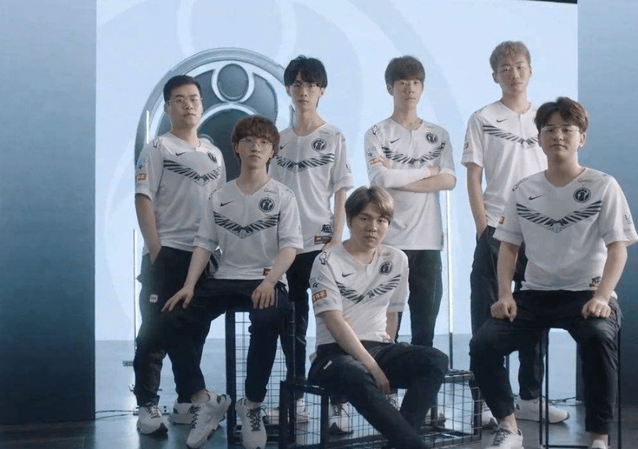 定的肋部套 定的肋部套